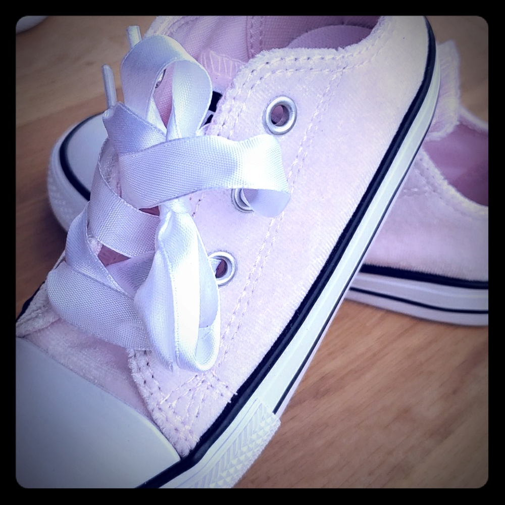 Never been worn: Low Top All Star